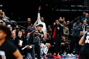 欧博棋牌 -犹他爵士迎NBA常规赛关键赛；今夜迎来里程碑；质疑声仍在；轮换策略成焦点的简单介绍